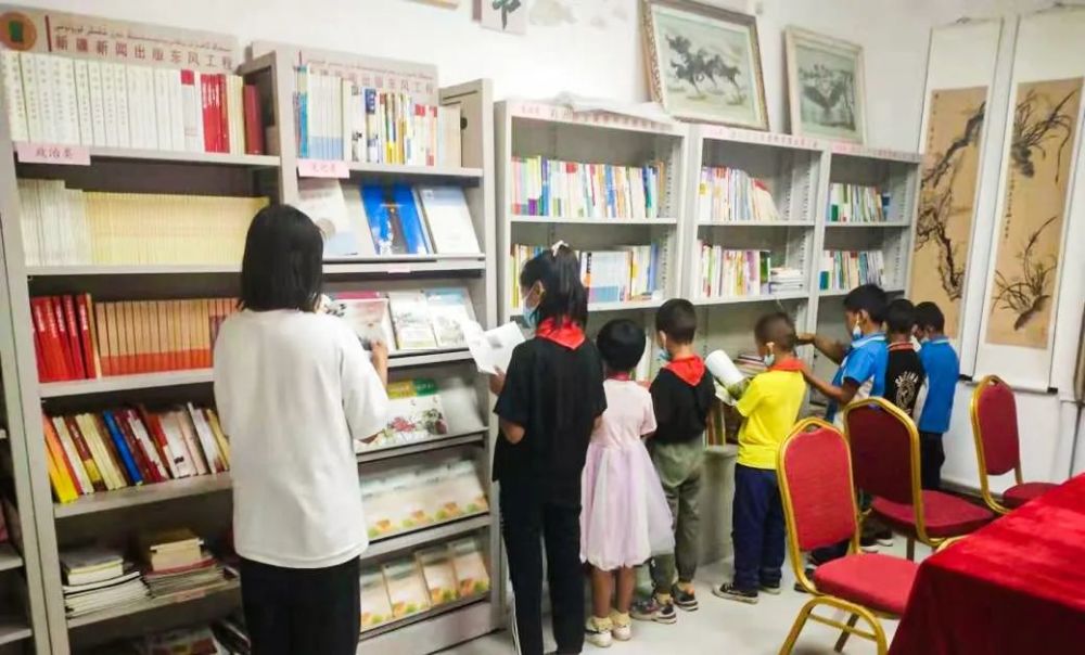 世界讀書日 輪臺(tái)縣以網(wǎng)絡(luò)技術(shù)服務(wù)推動(dòng)全民閱讀新風(fēng)尚